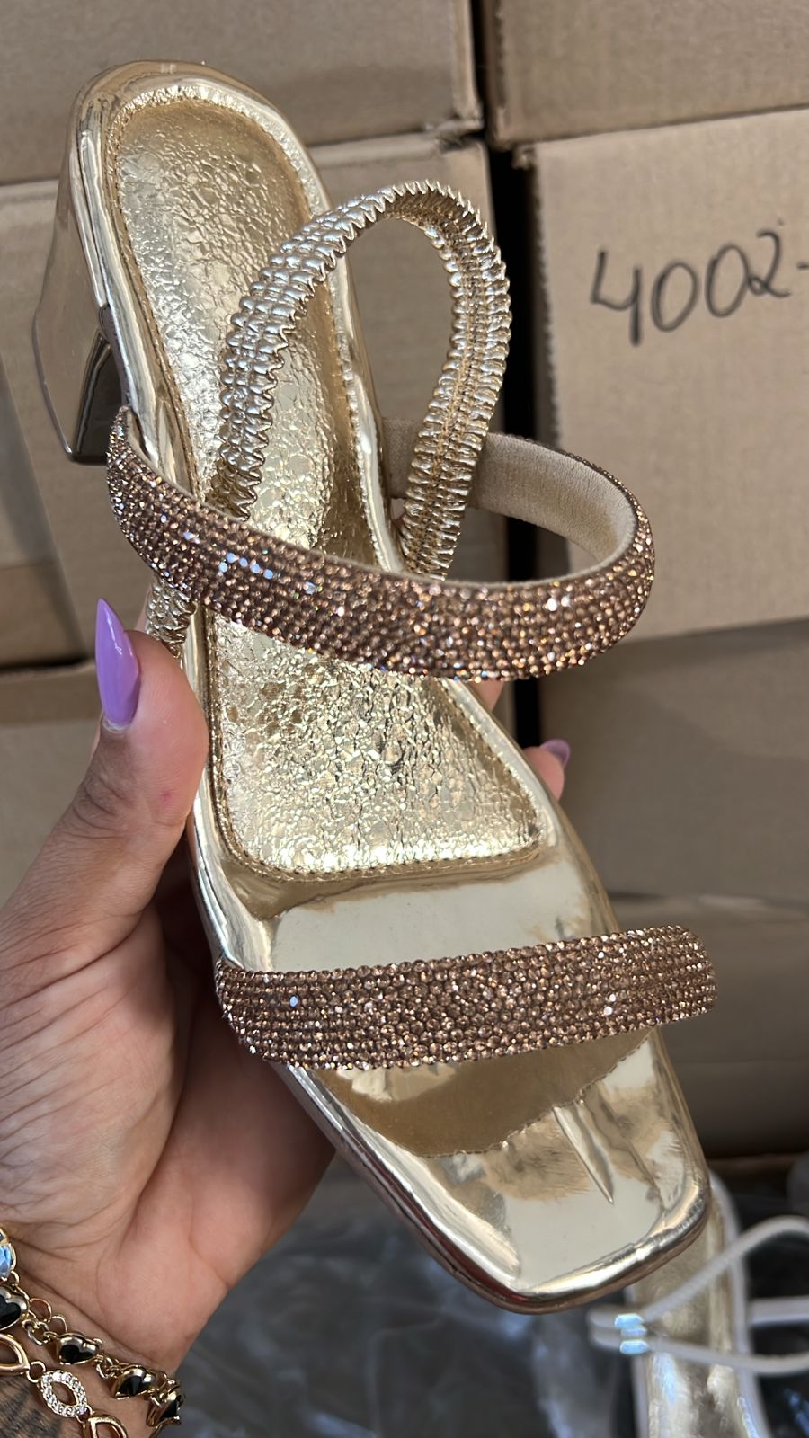 sandalia salto dourada numero 34